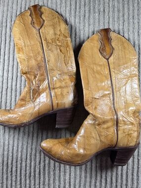 VTG JUSTIN Cowgirl High Heel Boots L4403 Tall Exotic Eel Skin 7.5 B Tan Western